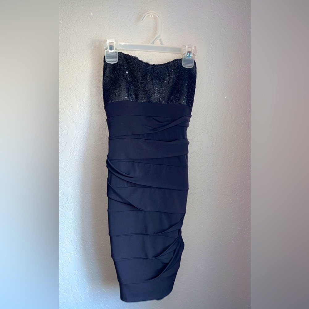 This was my homecoming dress! It was only worn for that & I don’t need/wear it!